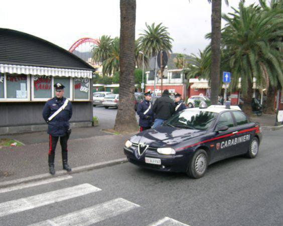 Carabinieri rissa piazza del popolo Albenga