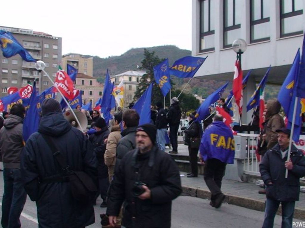 Savona - sciopero acts davanti alla Provincia