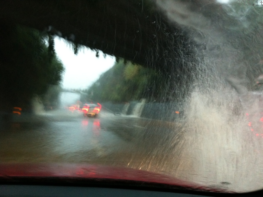 maltempo, pioggia su autostrada, allagamenti