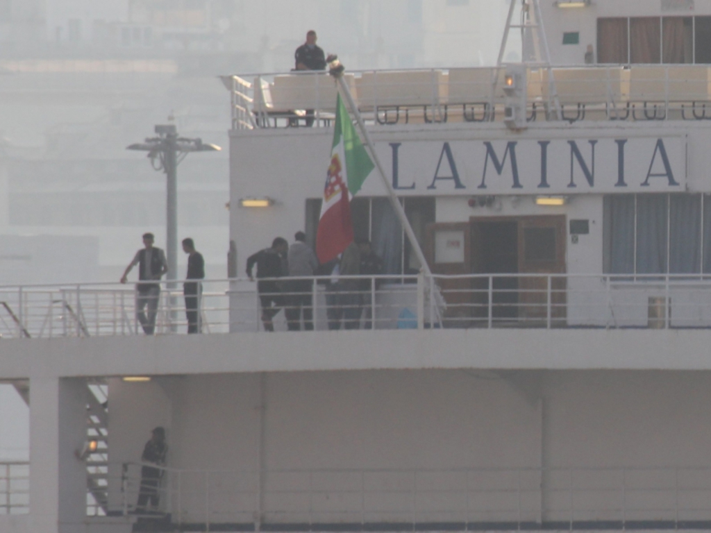 Genova - sbarco profughi nave flaminia