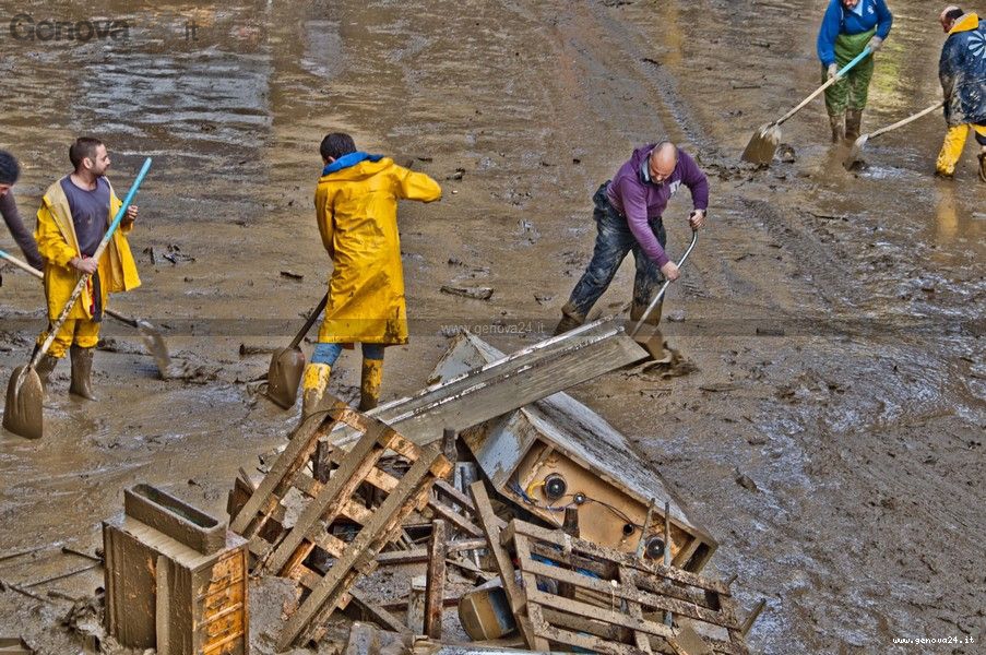 Genova - volontari alluvione