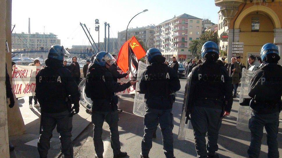 Storace a Savona - manifestazione e contromanifestazione