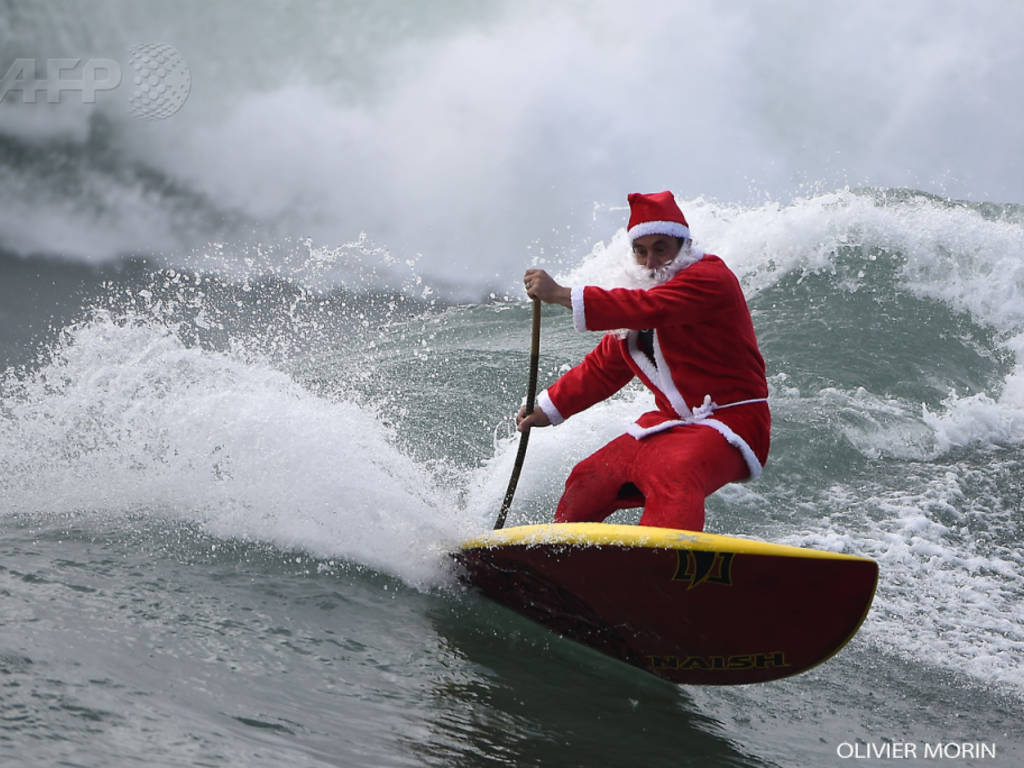 Babbo Natale fa surf a Varazze