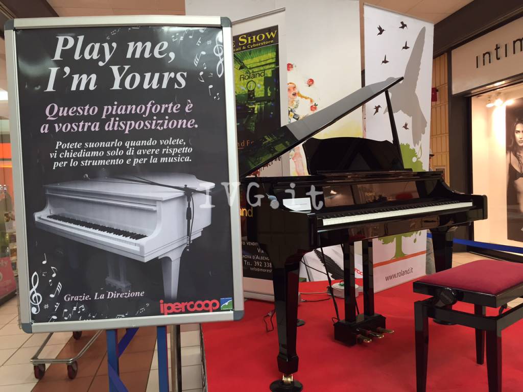 "Suonami, sono tuo": all'Ipercoop di Savona un pianoforte a disposizione dei clienti