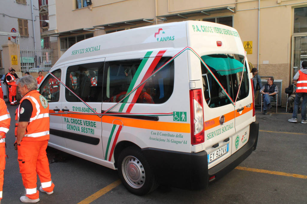 croce verde ambulanza sestri ponente
