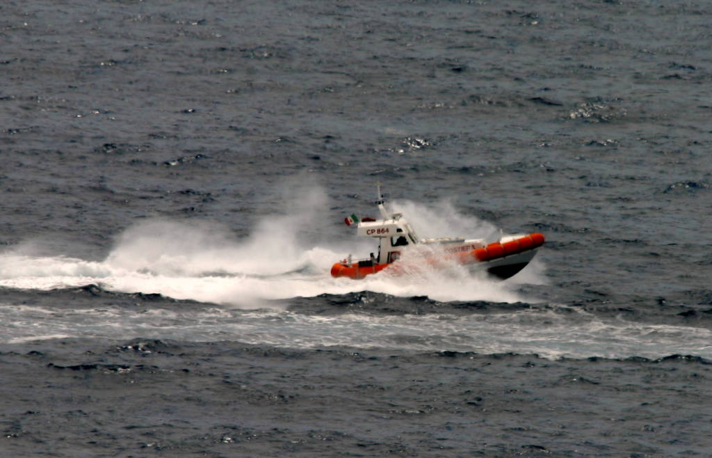 capitaneria guardia costiera motovedetta cp864