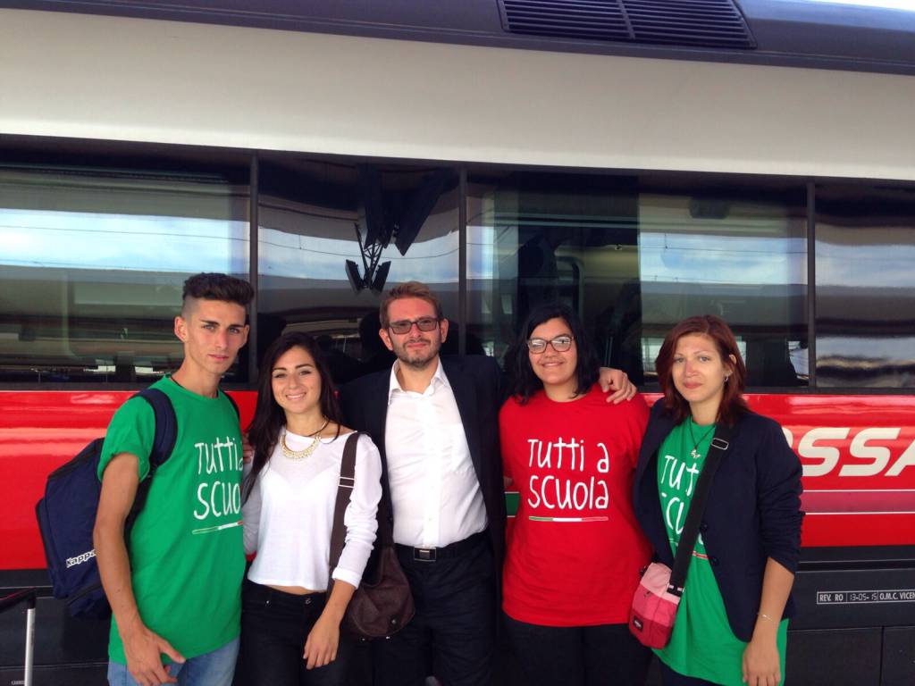 Albenga, gli studenti del "Bruno" a Napoli per l'inaugurazione dell'anno scolastico