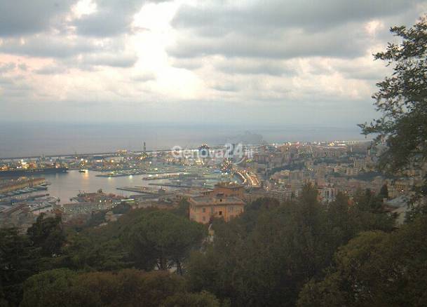 Nuvole su Genova