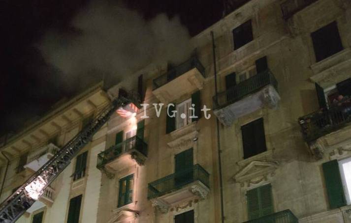 Savona, appartamento in fiamme in via Guidobono