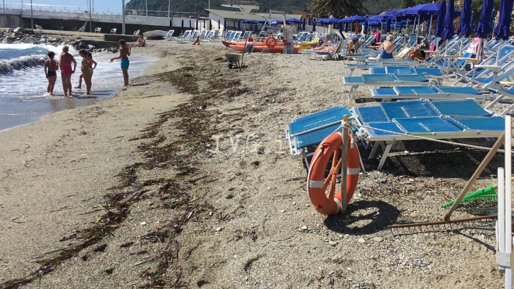 Noli, danni sulle spiagge causati dalla mareggiata 
