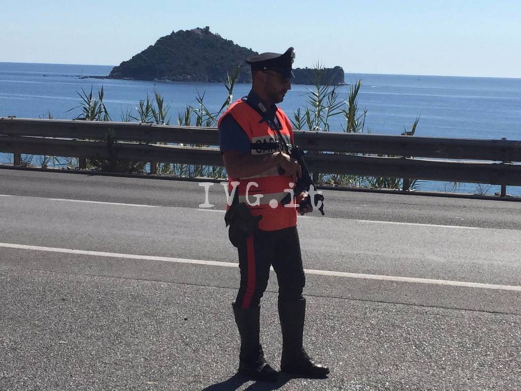 carabinieri alassio spiaggia controlli stradali