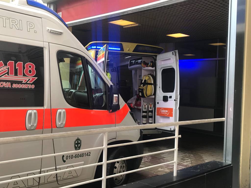 Ambulanza giorno pronto soccorso Villa scassi generica