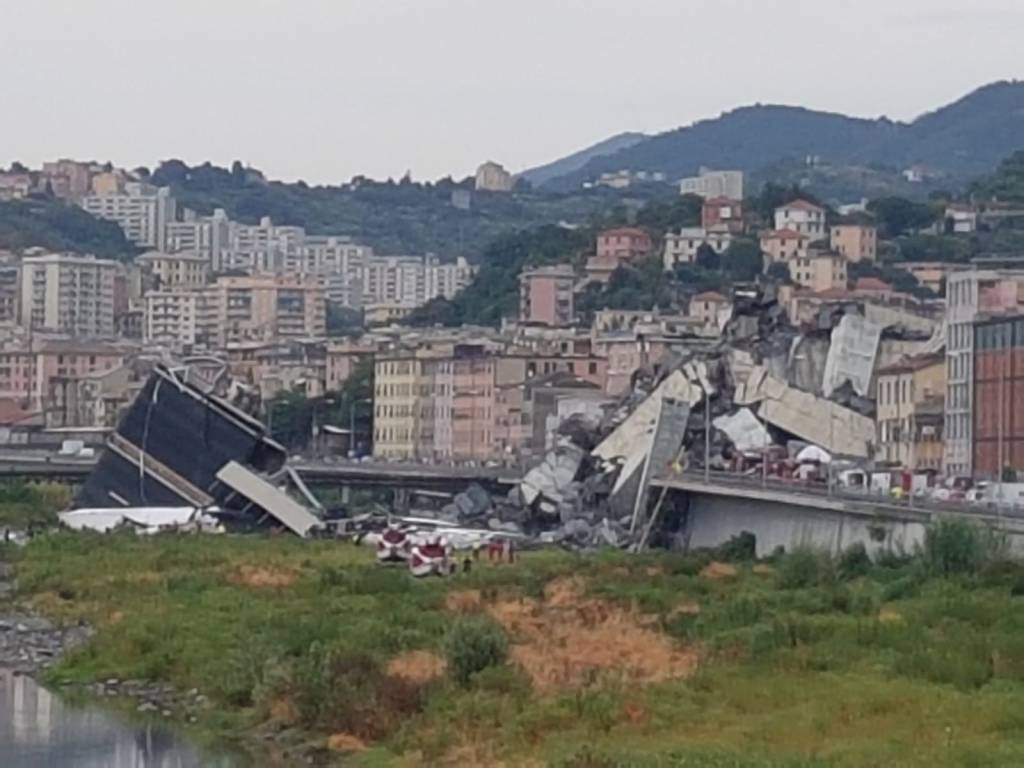 Foto cantiere ponte Morandi vigili fuoco zeggio
