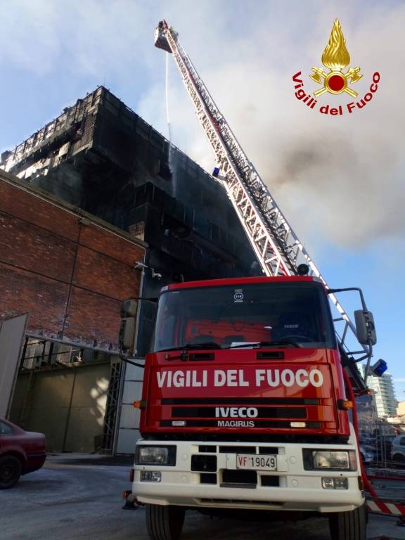 A fuoco la nuova sede dell’autorita Portuale a Savona