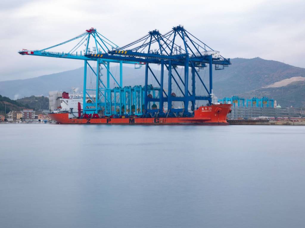 Ecco le gru per i container della piattaforma Maersk