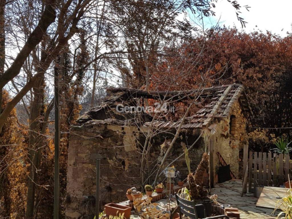 Incendio di Cogoleto, i danni a due famiglie