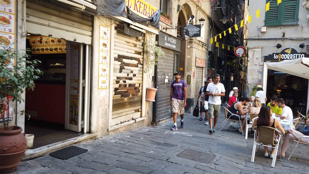 Genova Turisti negozi aperti ferragosto 