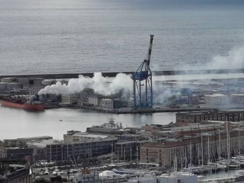 Qualità dell’aria e porto, la ricerca internazionale: “Genova tra le più inquinate del Mediterraneo”