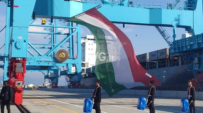 Vado Gateway, lettrice indignata: “La bandiera era ungherese, non italiana”