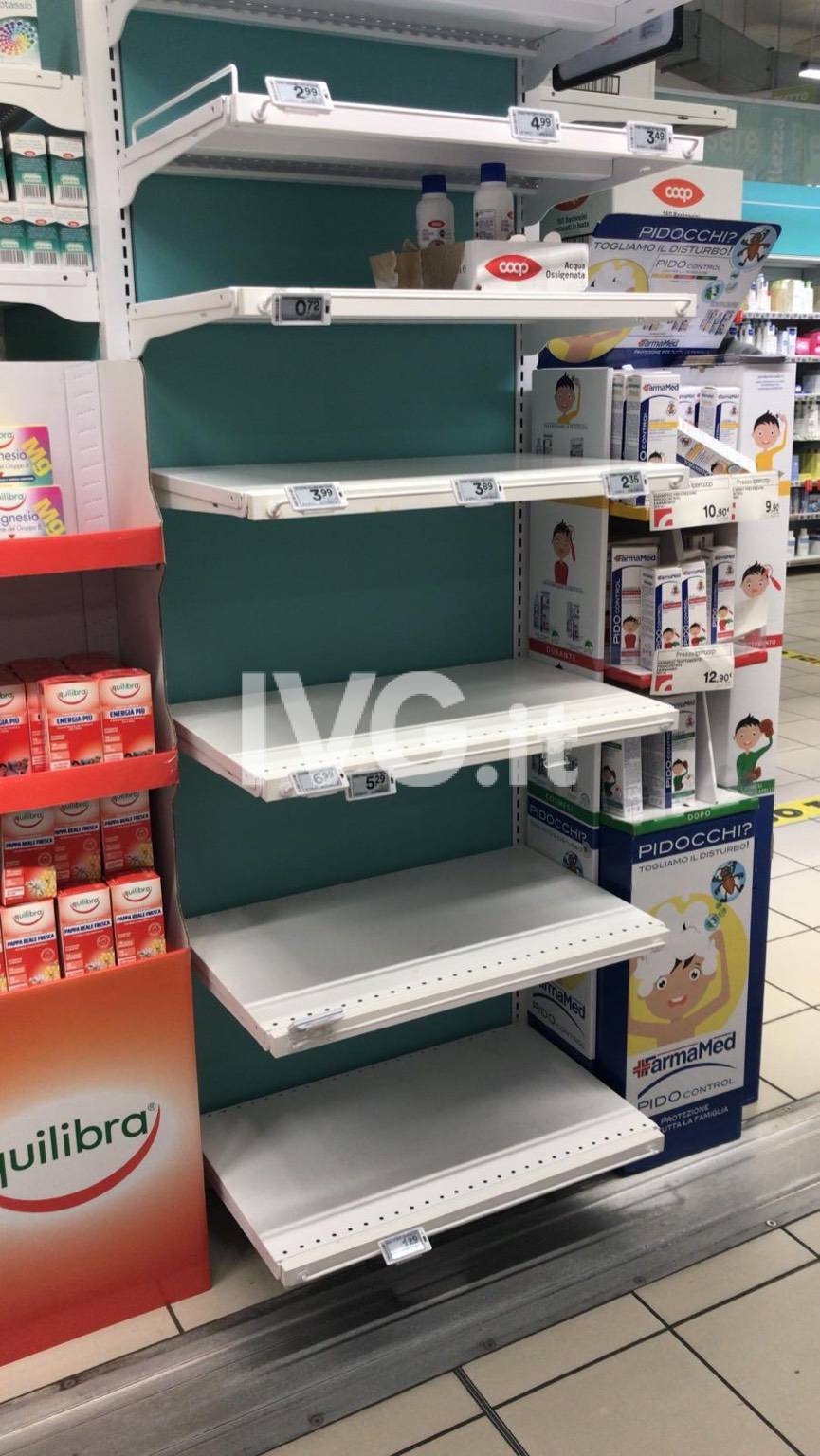 Coronavirus, farmacie e supermercati presi d'assalto