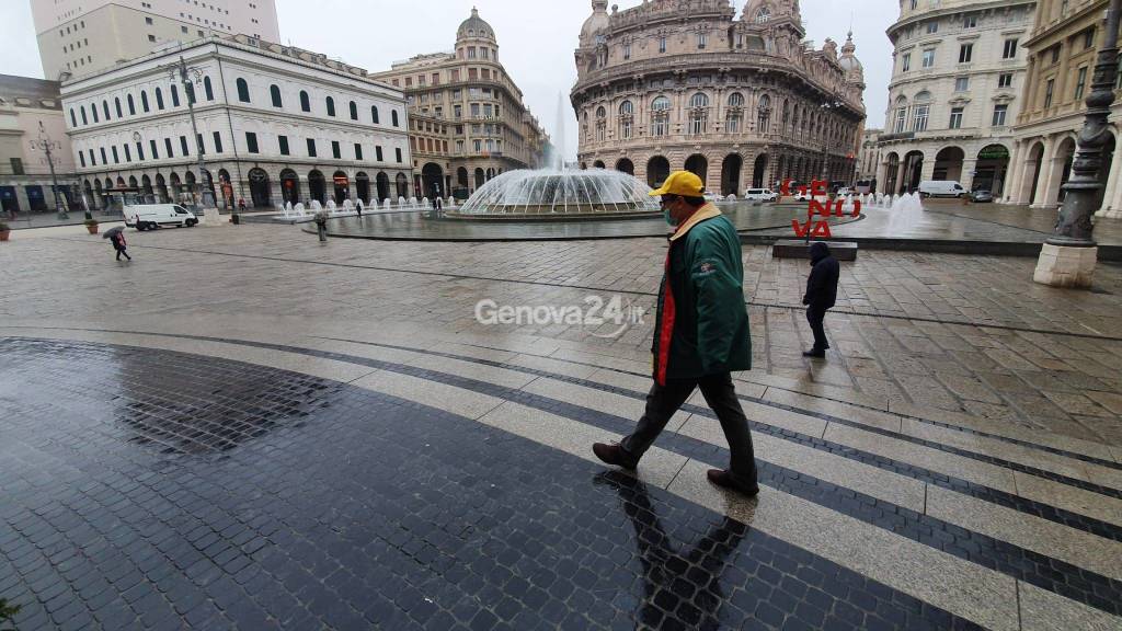 Emergenza coronavirus a Genova: mascherine, strade deserte e negozi chiusi
