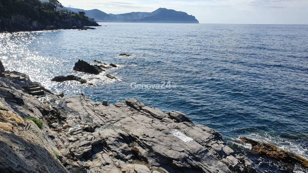 Spiagge per pochi? La rivincita delle scogliere: ecco 10 posti per andare al mare a Genova senza code