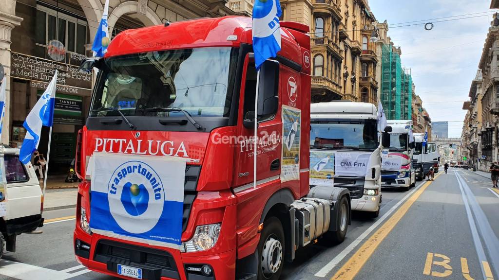 protesta tir a Genova