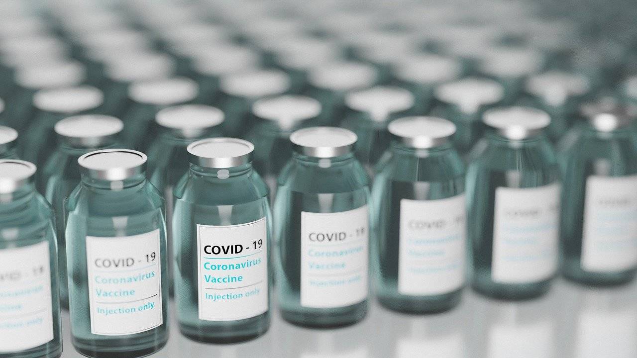 Covid, parte il 15 marzo la campagna di vaccinazione under 65. Ma non si farà nello studio del medico