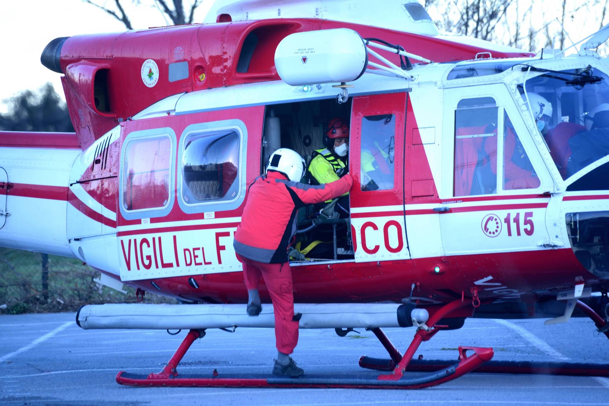 elicottero elisoccorso Drago Vvff vigili del fuoco CITARE AUTORE ROBERTO ROSSI
