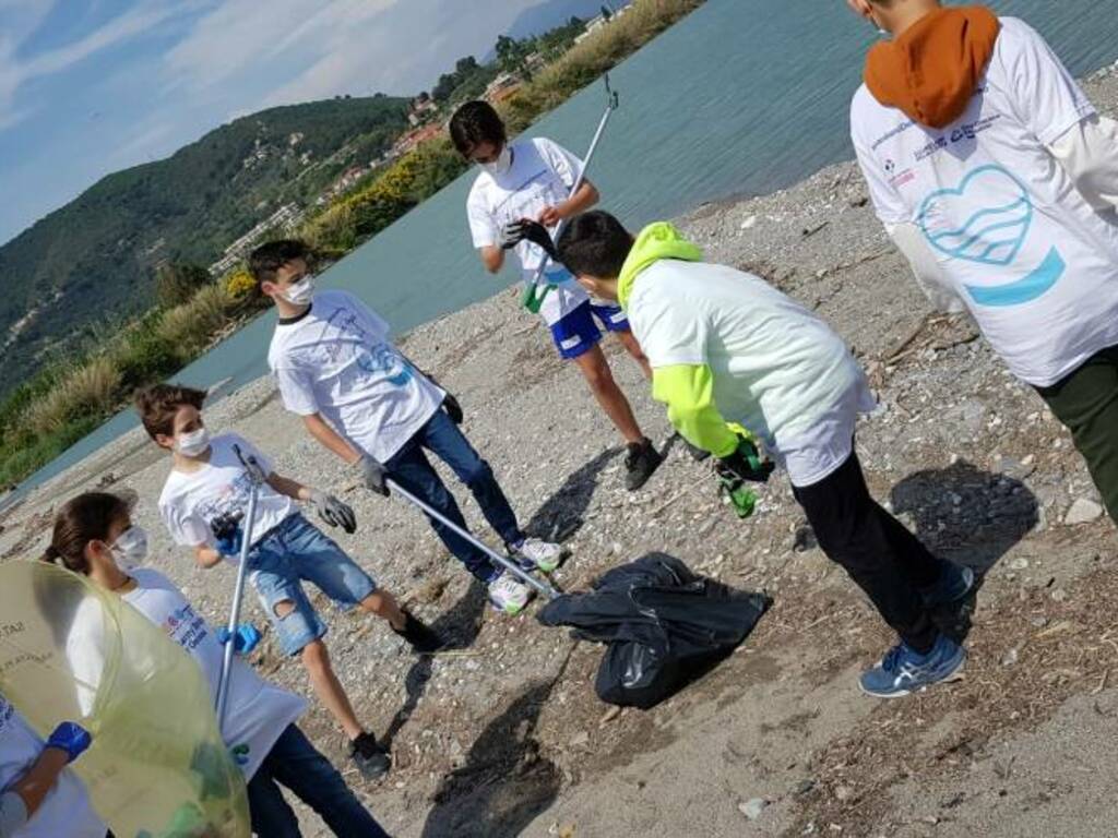 Giornata dell’ambiente, ad Albenga spiagge pulite grazie ai giovani del Rotary