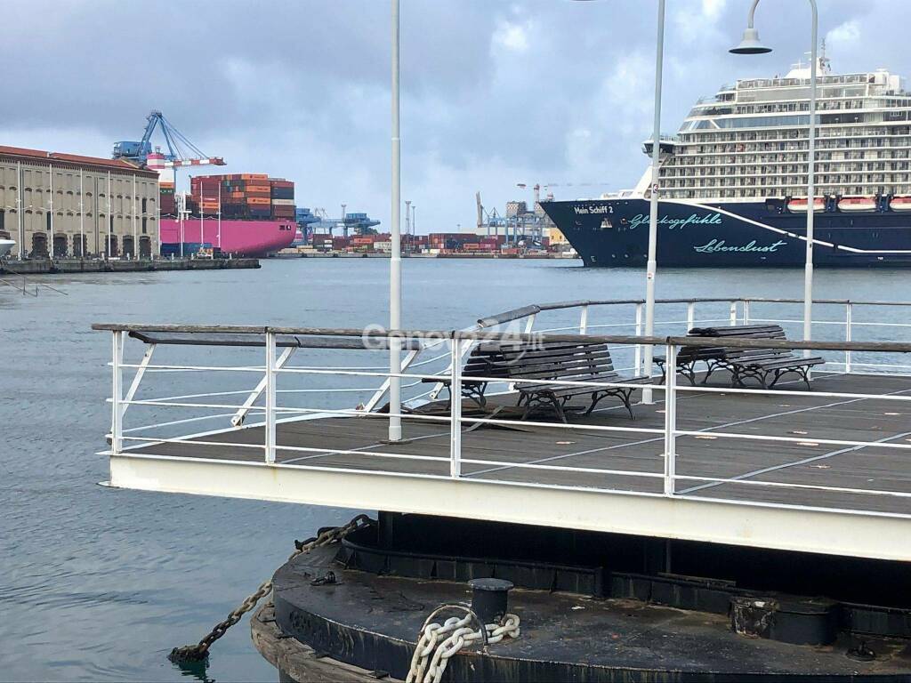 Yacht fuori controllo si schianta sull'Isola delle Chiatte