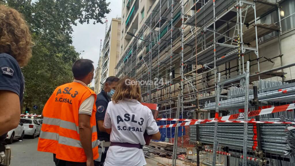 Incidente mortale sul lavoro in via Cecchi: operaio cade da un'impalcatura e muore