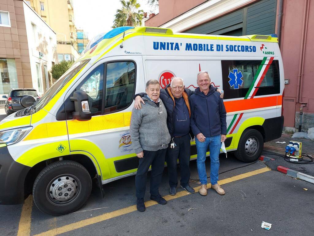 Donazione parte ambulanza Lions Albenga croce bianca