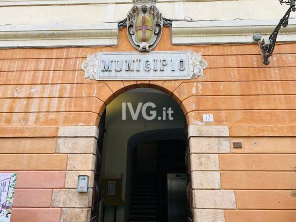 Albenga porta comune municipio archivio