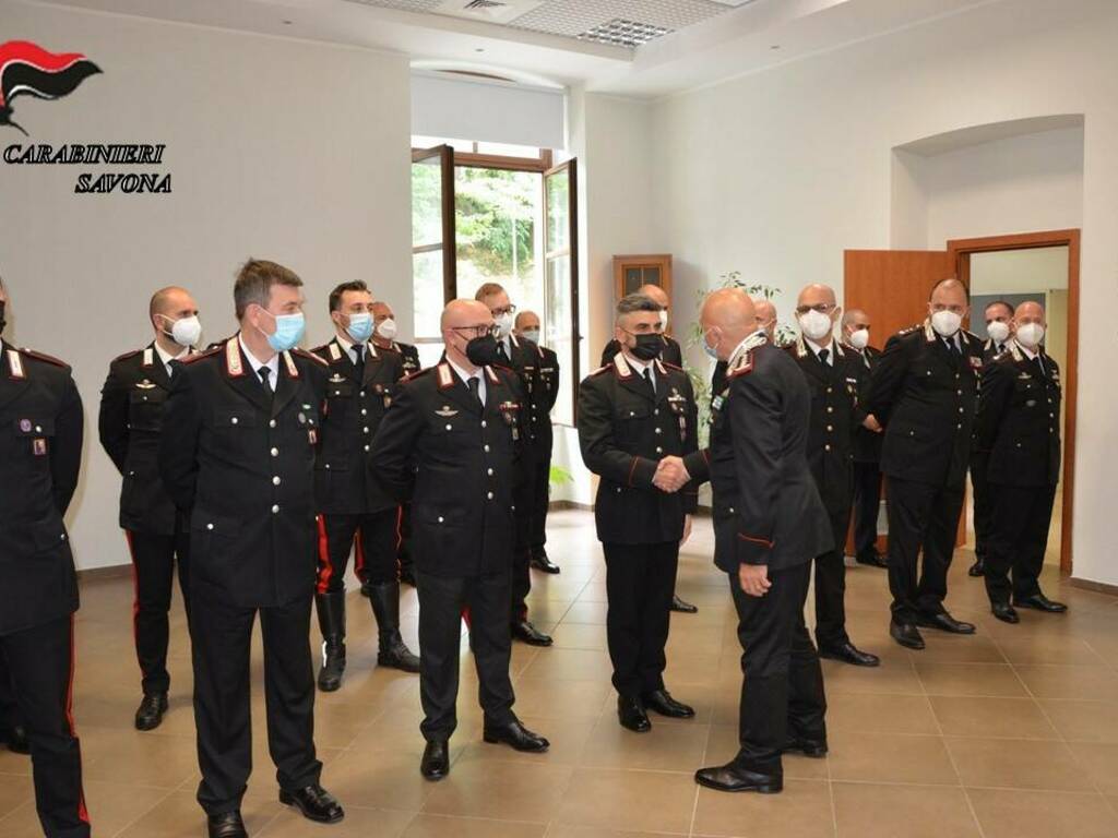 il generale Gino Micale in visita al comando provinciale dei carabinieri