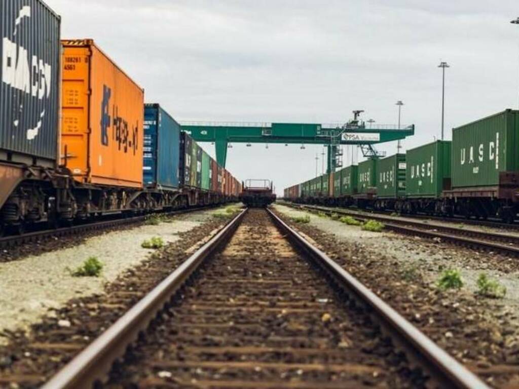 porto porti ferrovia logistica container trasporti commercio generica 