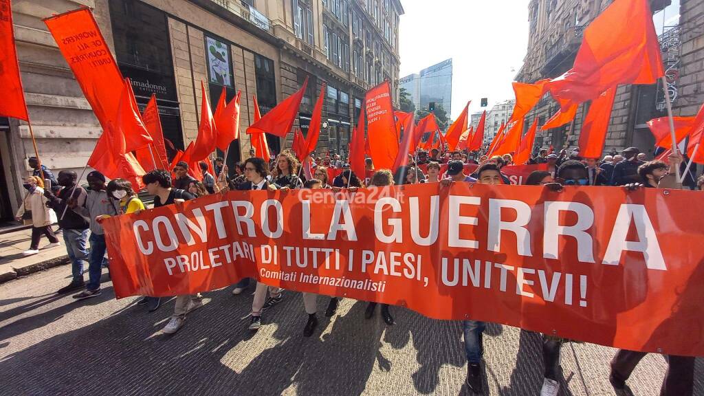 Primo maggio, oltre 2mila persone al corteo di Lotta Comunista a Genova