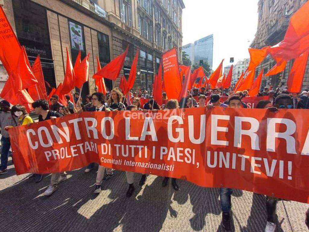 Primo maggio, oltre 2mila persone al corteo di Lotta Comunista a Genova