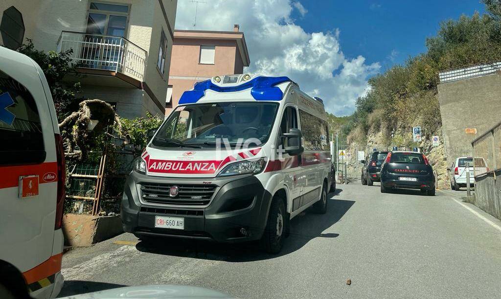 Varazze via Giovane Italia ambulanza croce rossa