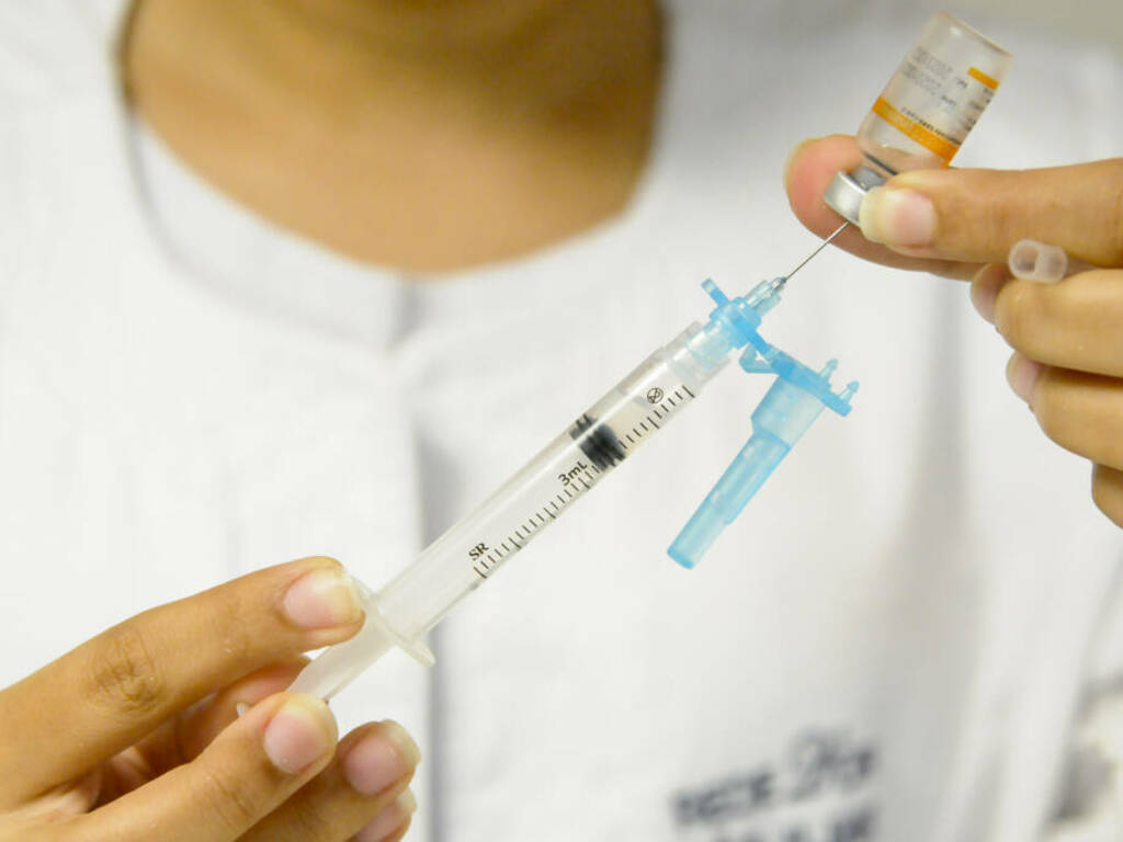 vaccino siringa