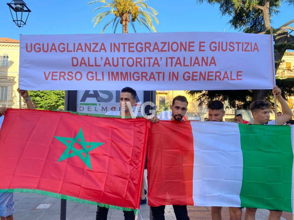 Aggredito ad Alassio, manifestazione della comunità marocchina ad Albenga