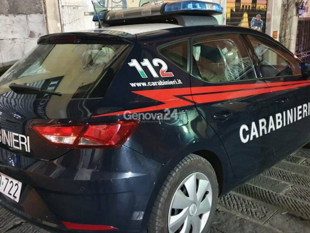 carabinieri auto macchina notte centro storico