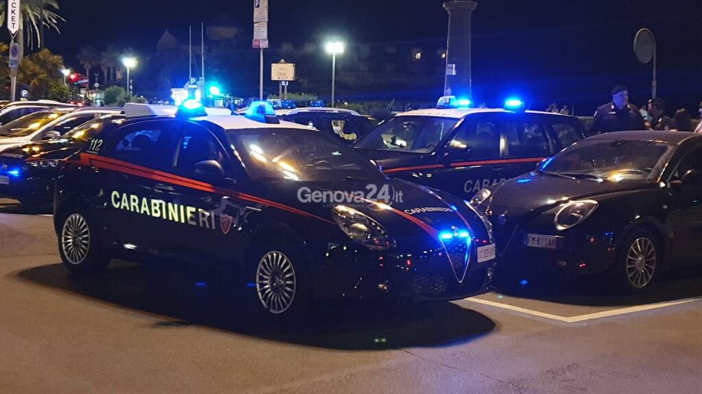 carabinieri auto macchina notte corso italia