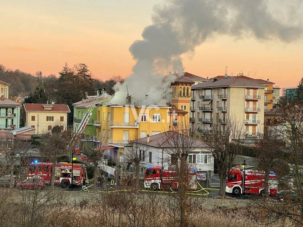 Palazzina in fiamme a Carcare